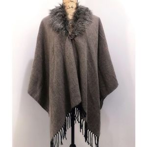 New Charlie paige faux fur brown Cape with fringe